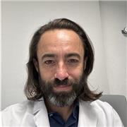 Soy médico con más de 15 años de experiencia laboral y docente, profesor asociado de Universidad Francisco de Vitoria